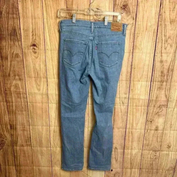 *Levi Light-wash High-Rise Straight Jean Size 30 - Picture 3 of 7